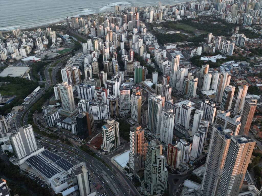 Vista aérea do bairro Aquarius, em Salvador